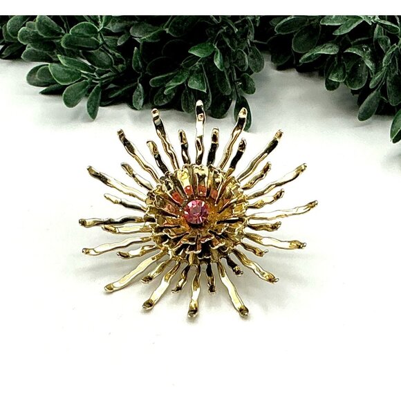 Vintage Gold-Tone Starburst Brooch With Pink Rhinestone Center - Picture 2 of 4